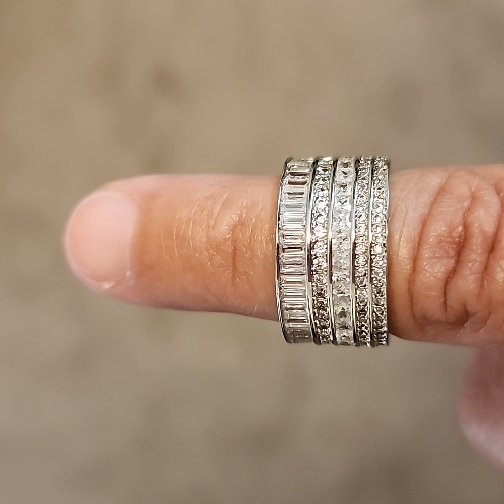 Ring - Picture 3 of 4